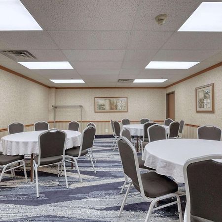 Comfort Suites Appleton Airport Екстериор снимка