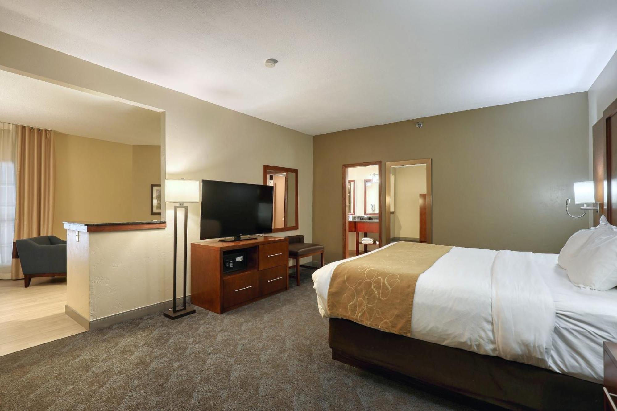 Comfort Suites Appleton Airport Екстериор снимка