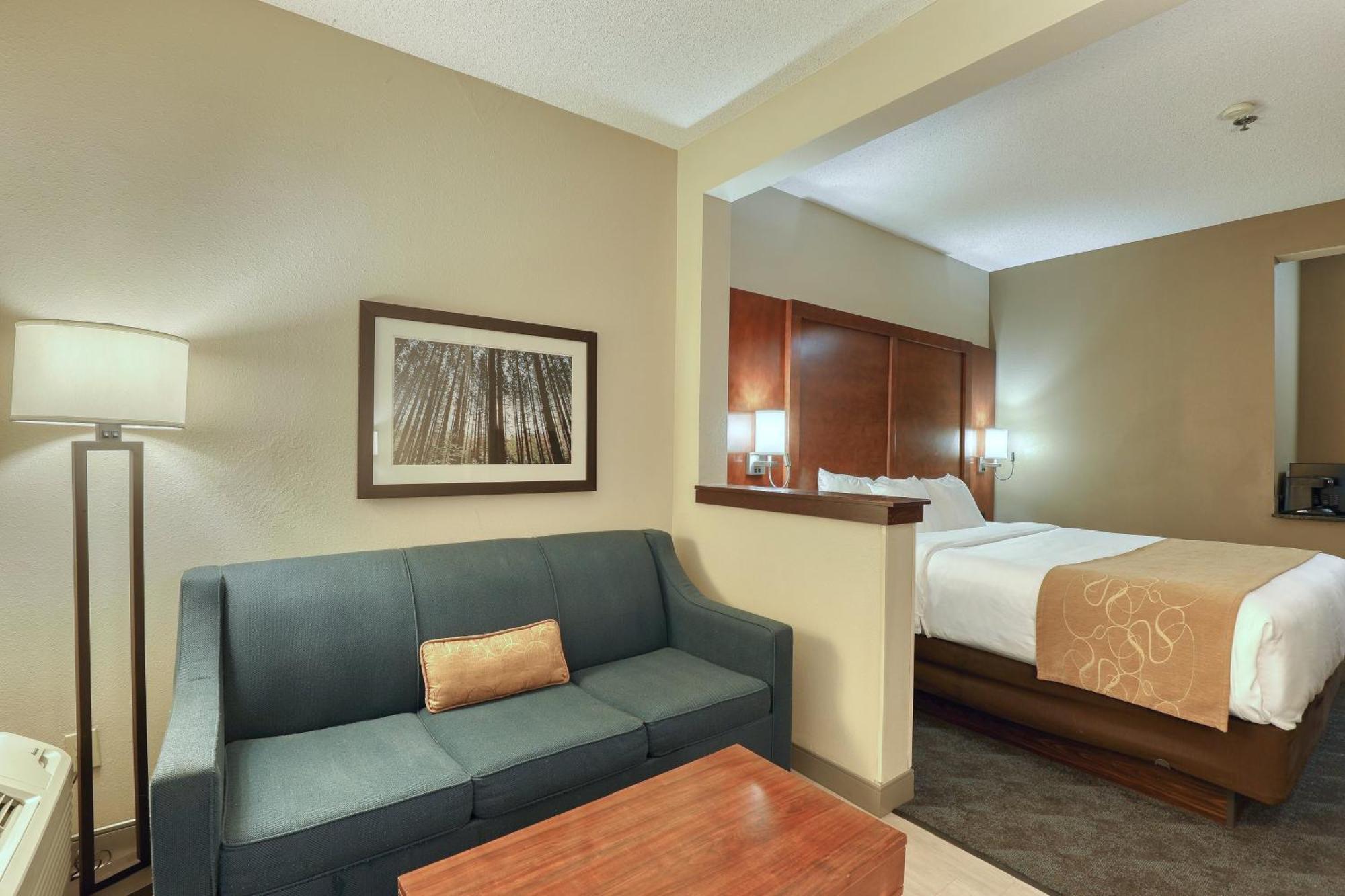 Comfort Suites Appleton Airport Екстериор снимка