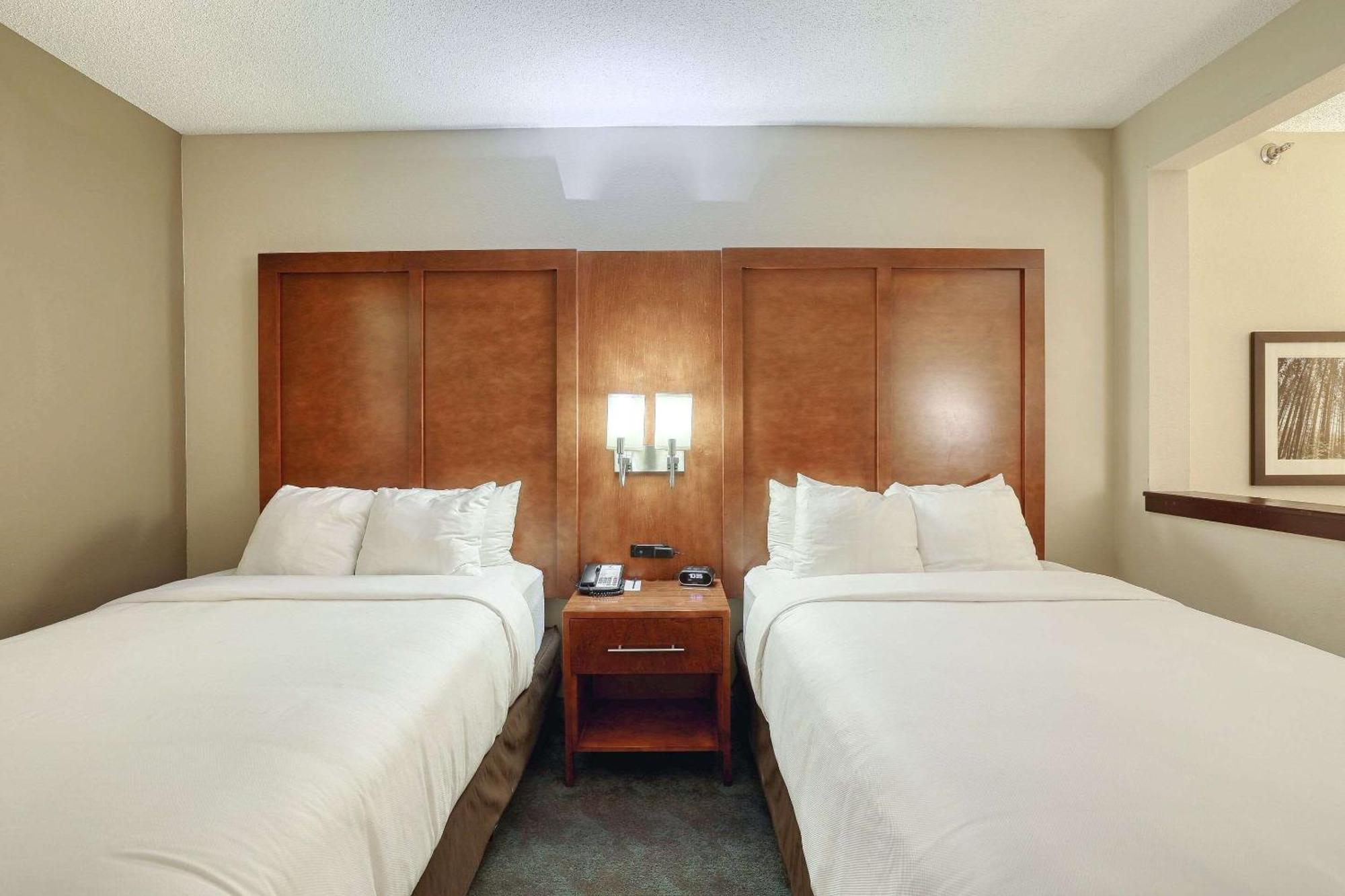 Comfort Suites Appleton Airport Екстериор снимка