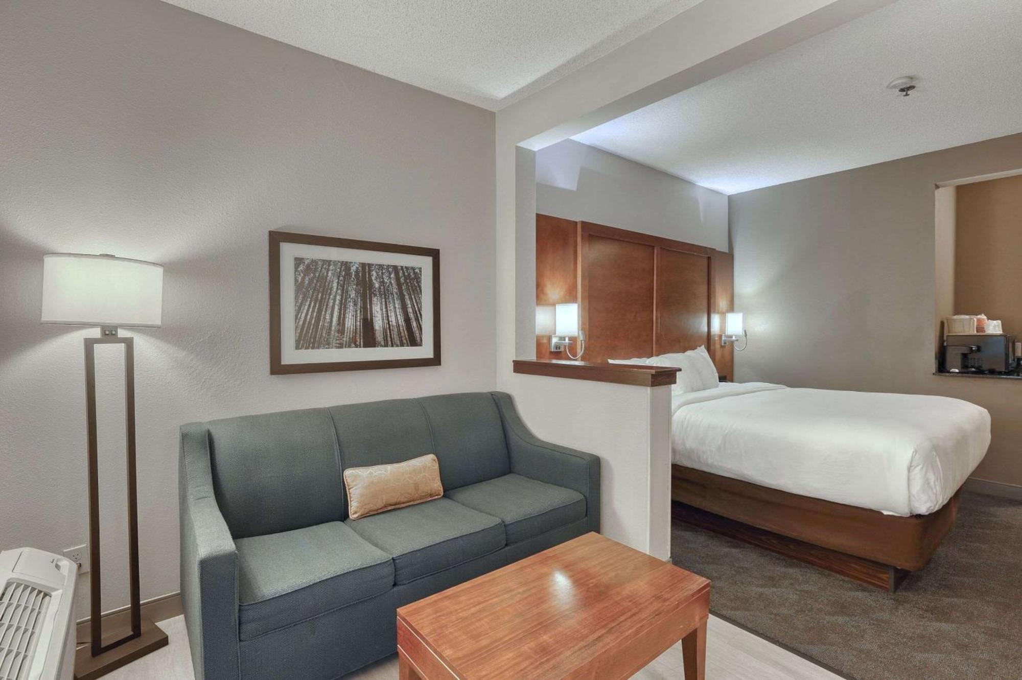 Comfort Suites Appleton Airport Екстериор снимка