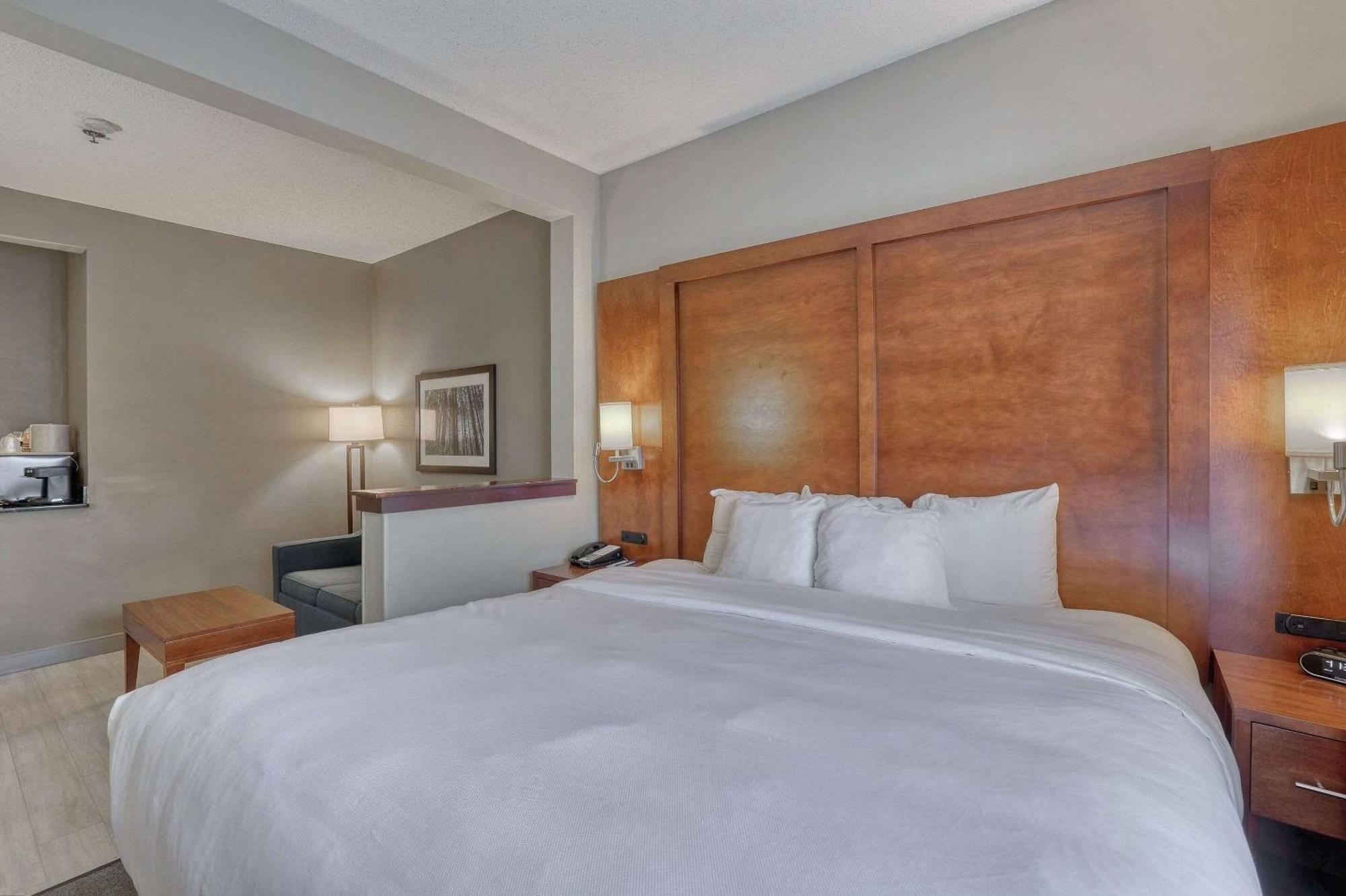Comfort Suites Appleton Airport Екстериор снимка