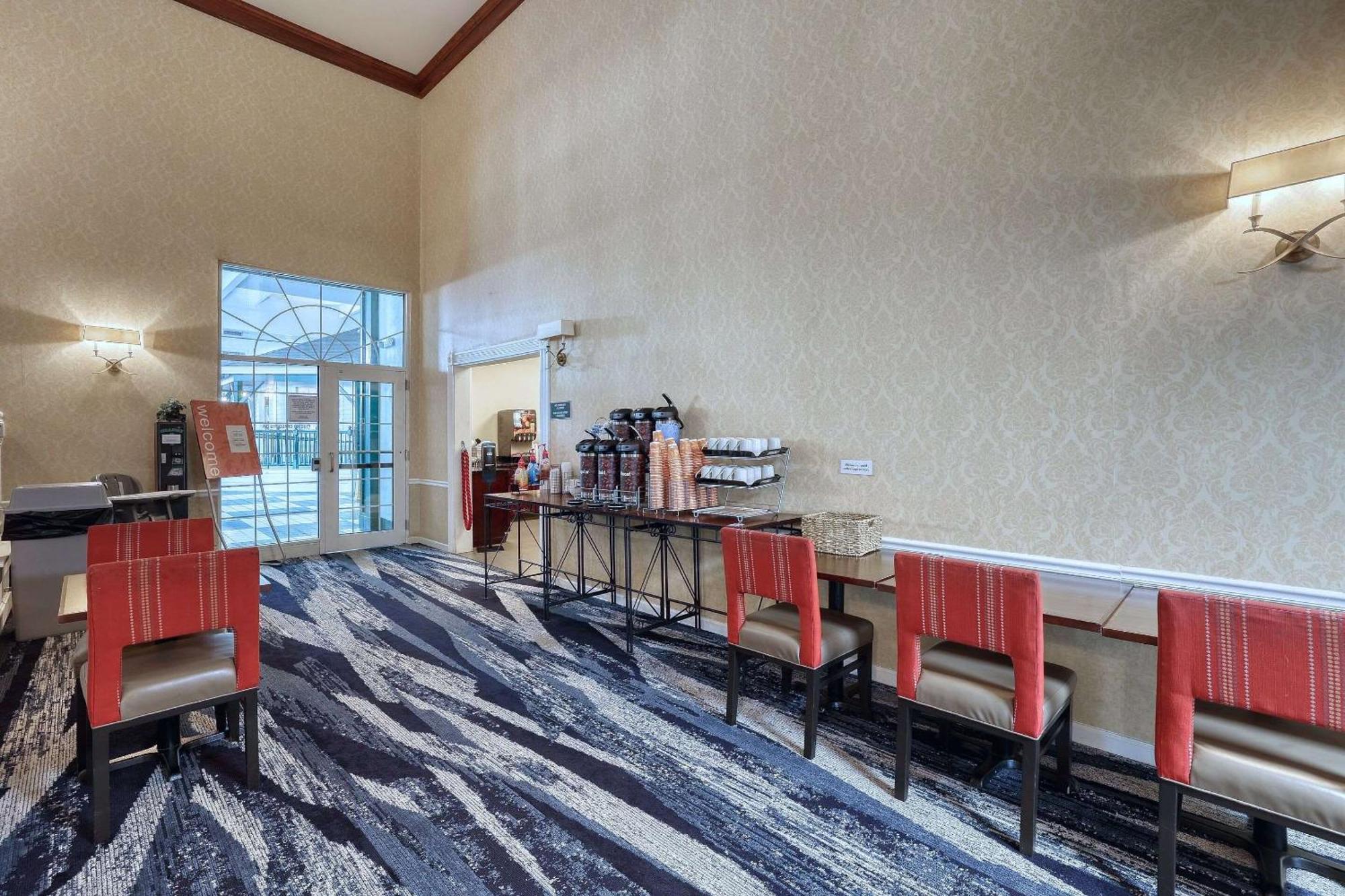 Comfort Suites Appleton Airport Екстериор снимка