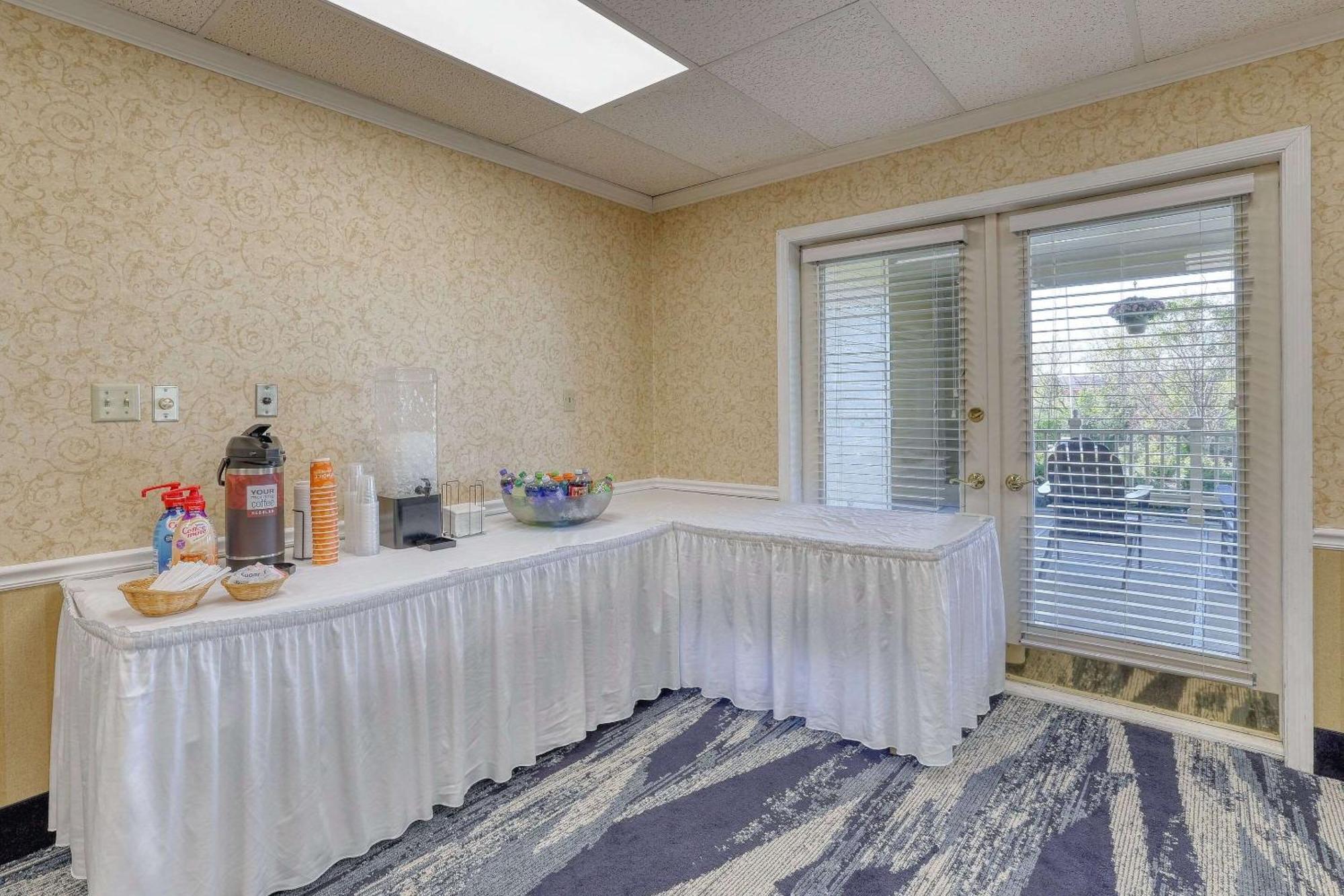 Comfort Suites Appleton Airport Екстериор снимка