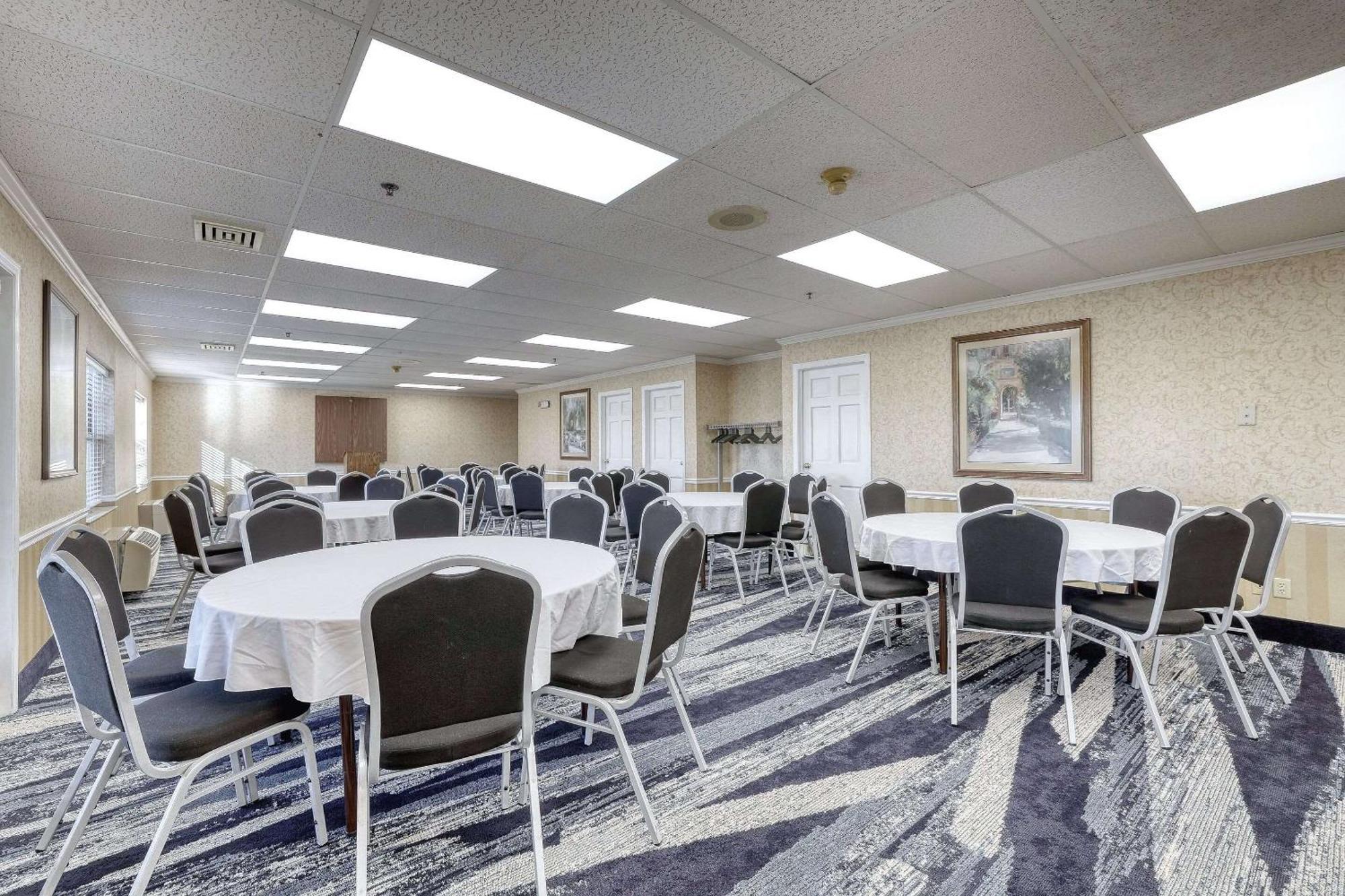 Comfort Suites Appleton Airport Екстериор снимка