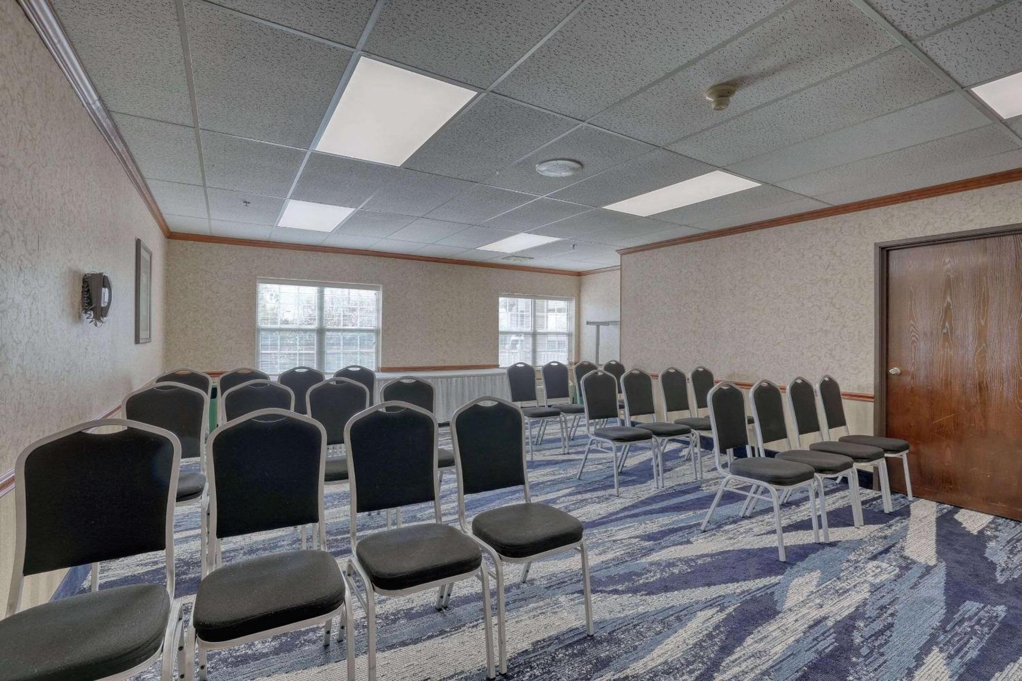 Comfort Suites Appleton Airport Екстериор снимка