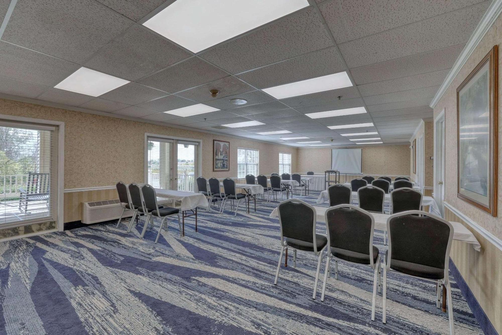 Comfort Suites Appleton Airport Екстериор снимка