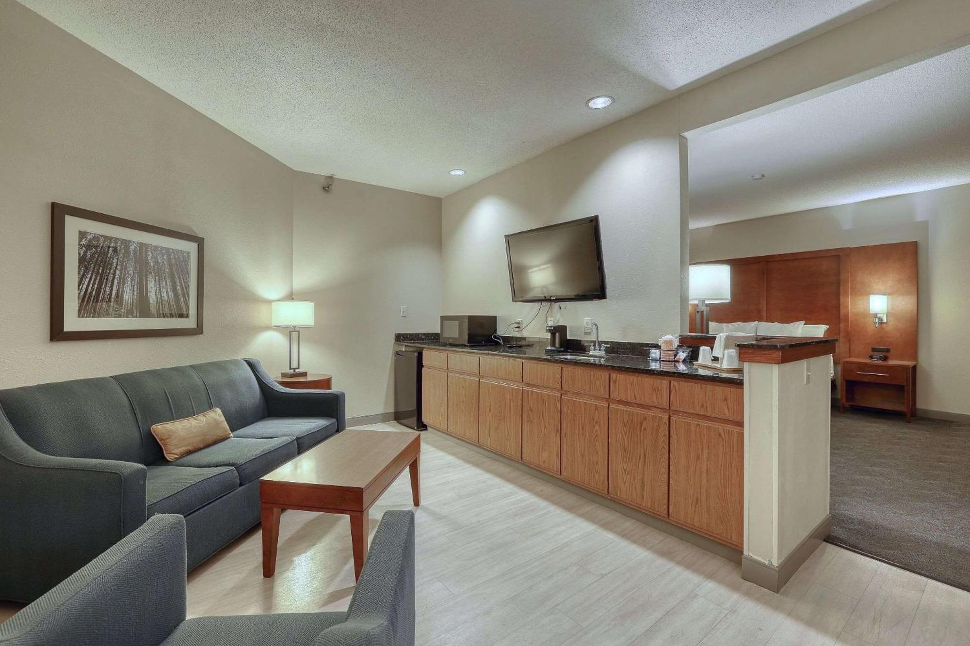 Comfort Suites Appleton Airport Екстериор снимка