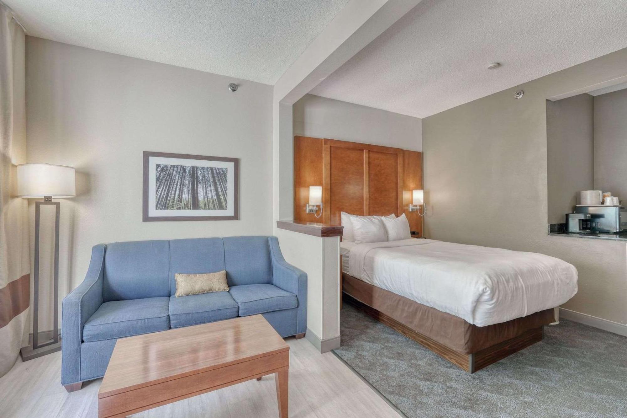 Comfort Suites Appleton Airport Екстериор снимка