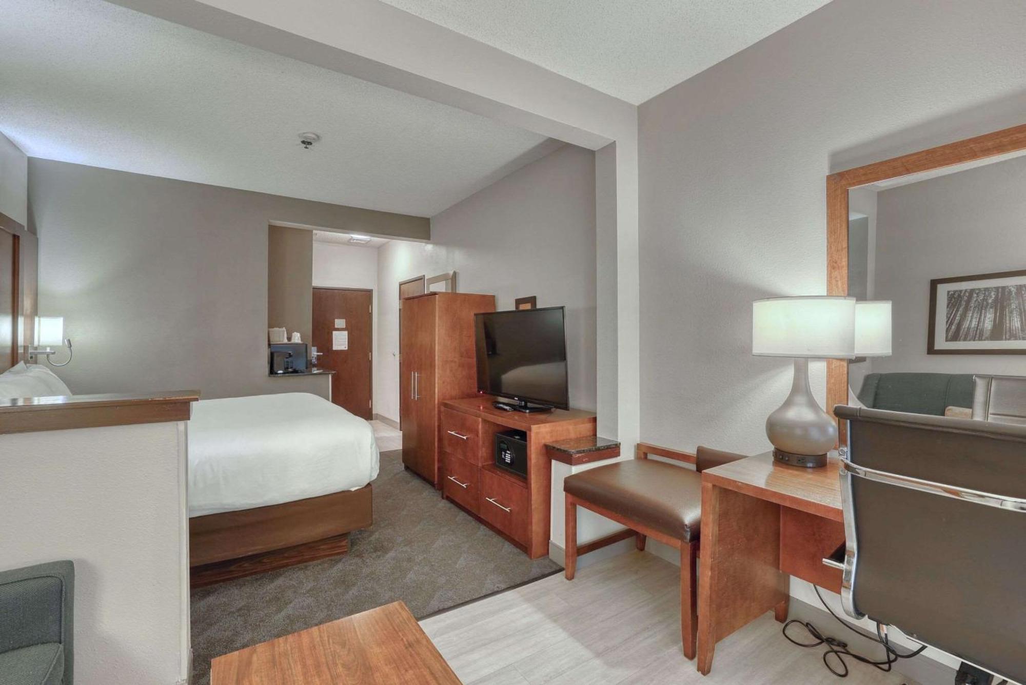 Comfort Suites Appleton Airport Екстериор снимка