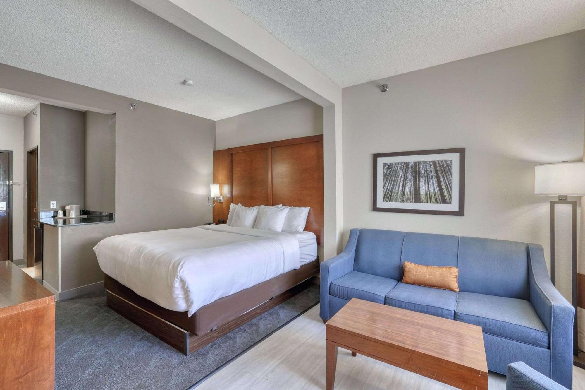 Comfort Suites Appleton Airport Екстериор снимка