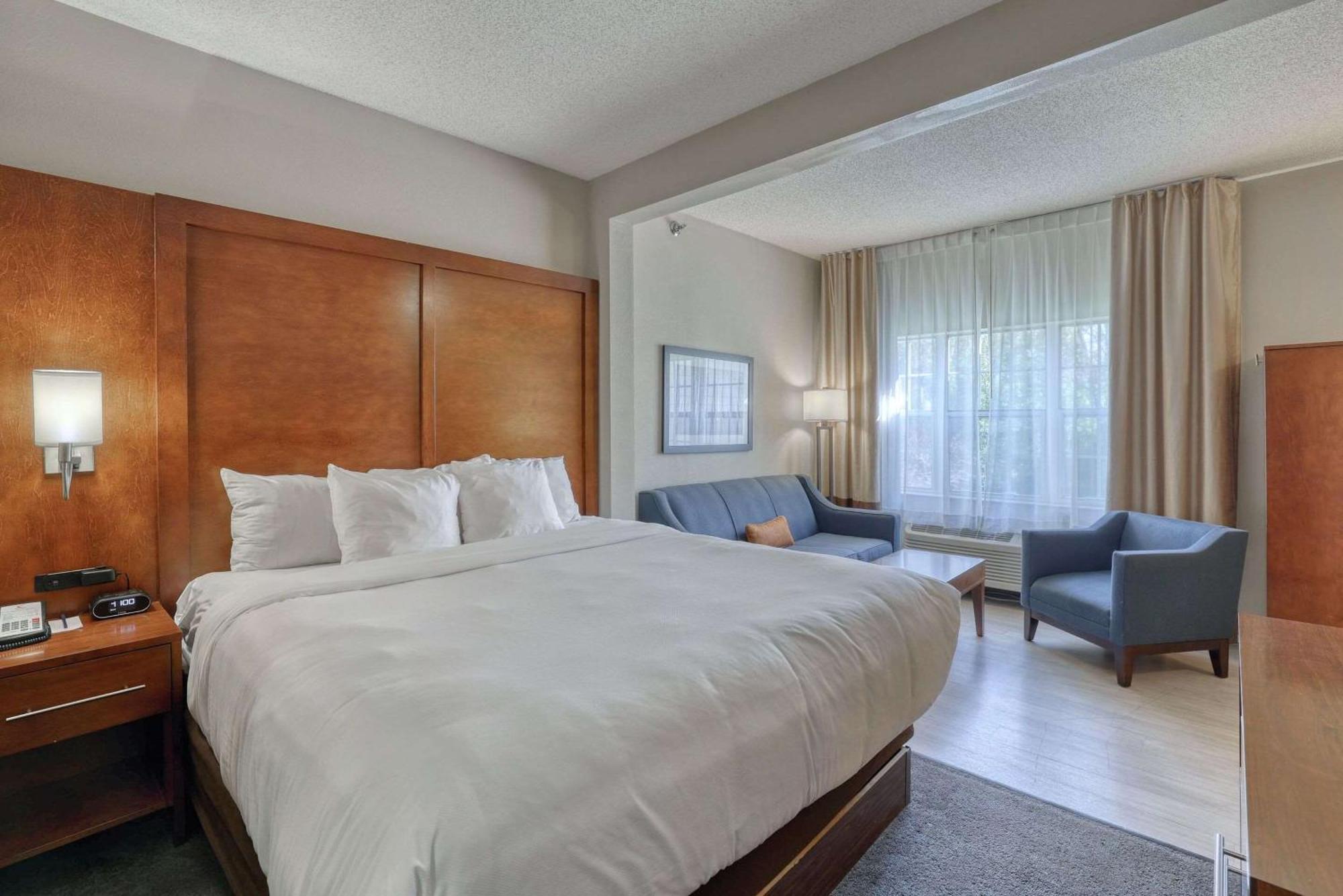 Comfort Suites Appleton Airport Екстериор снимка