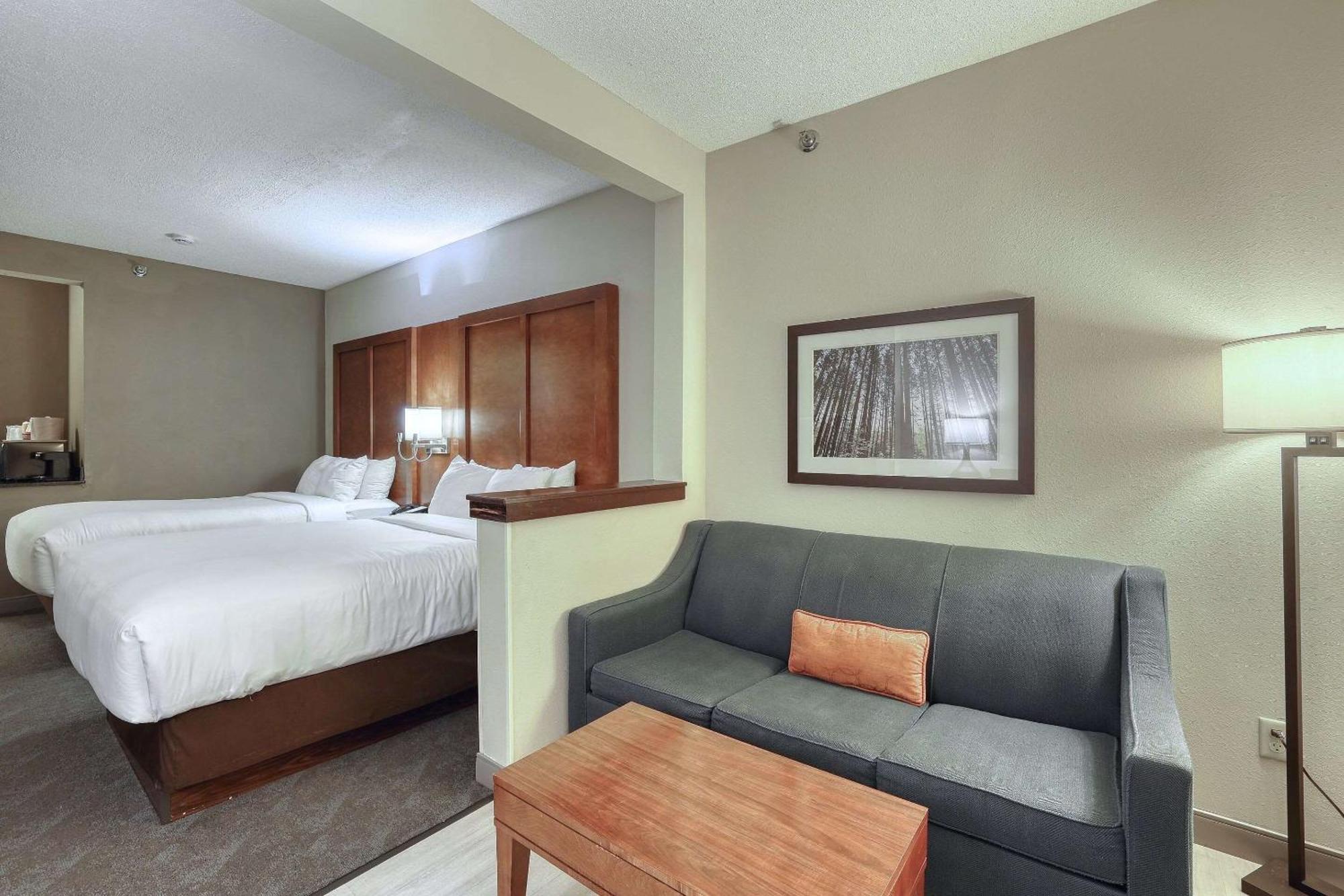 Comfort Suites Appleton Airport Екстериор снимка