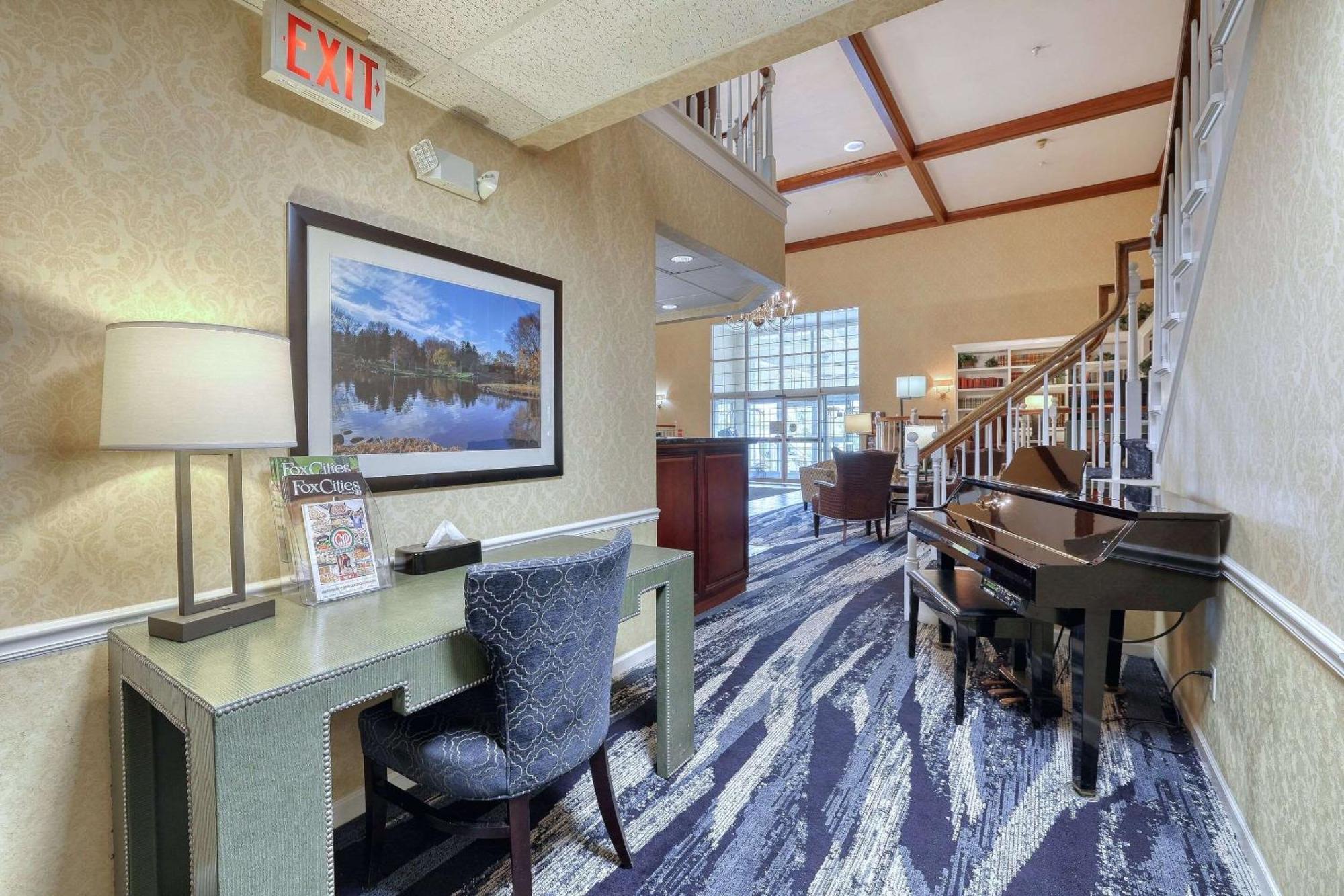 Comfort Suites Appleton Airport Екстериор снимка